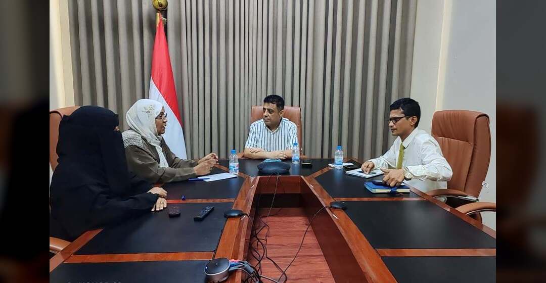 لتعزيز الاستجابة الإنسانية.. مباحثات حكومية في عدن تناقش أزمة إيواء النازحين وتطلق مناشدة عاجلة للمجتمع الدولي