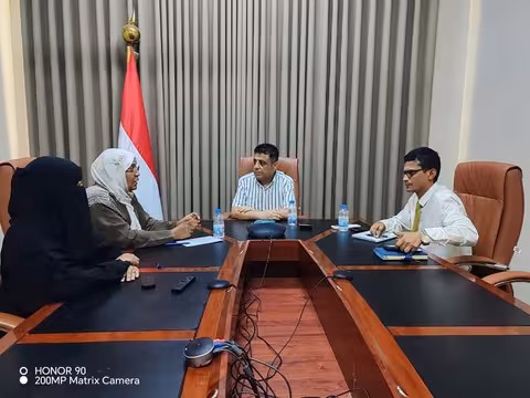 لتعزيز الاستجابة الإنسانية.. مباحثات حكومية في عدن تناقش أزمة إيواء النازحين وتطلق مناشدة عاجلة للمجتمع الدولي