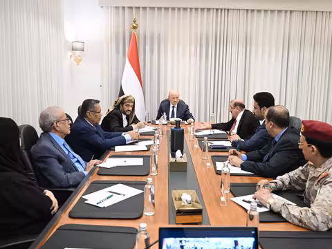 مجلس الدفاع الوطني يدعو المواطنين إلى الابتعاد عن مواقع وتحشيدات المليشيات والإبلاغ عن أي تحركات مشبوهة