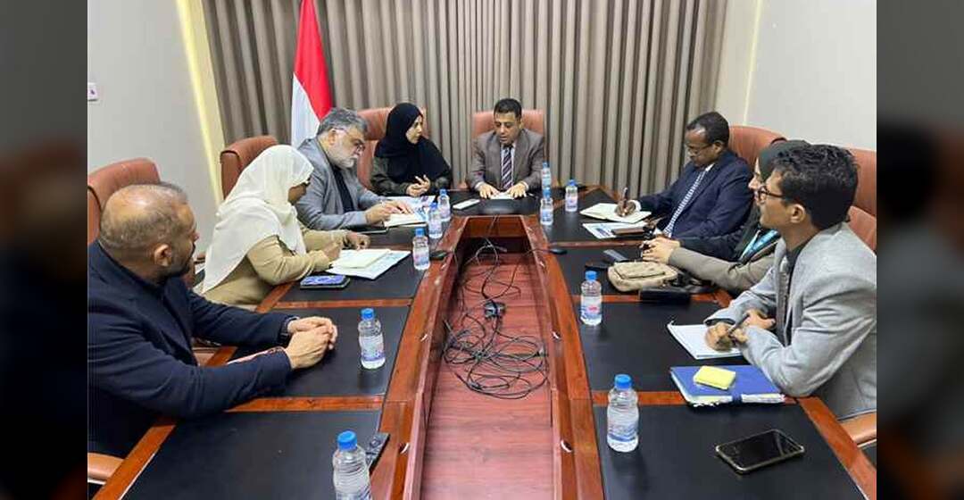 الأبارة يبحث مع "الصحة العالمية" فجوة الاستجابة الطارئة للنازحين جراء التصعيد الحوثي