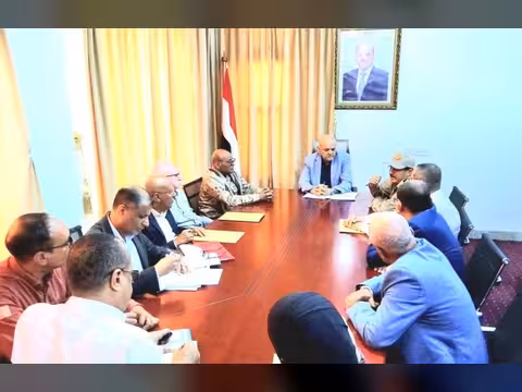 اللجنة العليا للطوارئ بتعز تُقر إجراءات تنفيذية لتطبيق قرارات مجلس الدفاع الوطني والتعبئة العامة