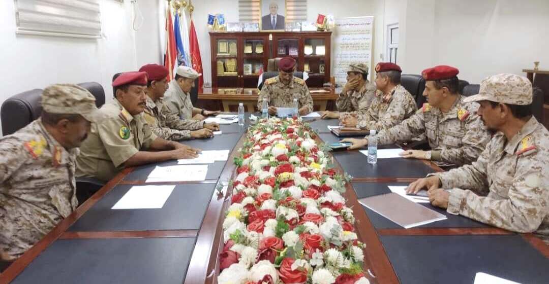 اجتماع برئاسة نائب رئيس هيئة الاركان يناقش آلية بدء تنفيذ توجيهات التعبئة والنفير العام