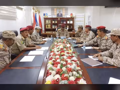 اجتماع برئاسة نائب رئيس هيئة الاركان يناقش آلية بدء تنفيذ توجيهات التعبئة والنفير العام