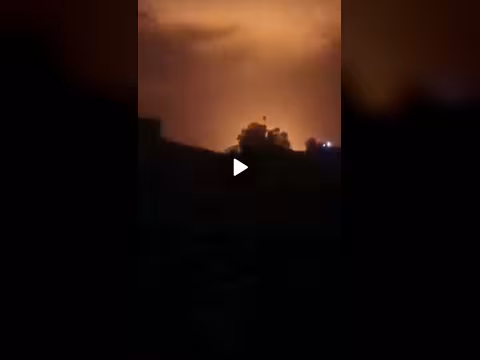 عاجل : الدفاع الجوي يتصدى في هذه الأثناء لهجوم حوثي على مقر التحالف في عدن