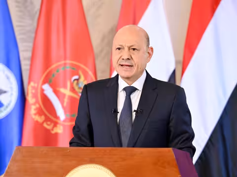 الرئيس العليمي يؤكد تضامن اليمن الكامل مع المملكة والمضي قدما في إنهاء الارهاب الحوثي