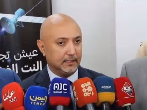 مدير مؤسسة الاتصالات يطلع على سير العمل بعدد من المرافق والمشاريع في عدن