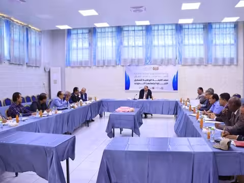 وزير الصناعة والتجارة يترأس اجتماع اللجنة الوطنية لتسهيل التجارة في عدن