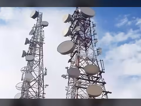 قيادات حوثية تقطع اتصالاتها بعناصر الميدان خشية الاستهداف الجوي