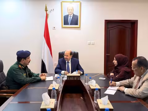 رئيس الوزراء يعقد اجتماع في عدن لمناقشة مستجدات عملية "فجر اليمن" وتعزيز جاهزية أجهزة الدولة الأمنية والسياسية