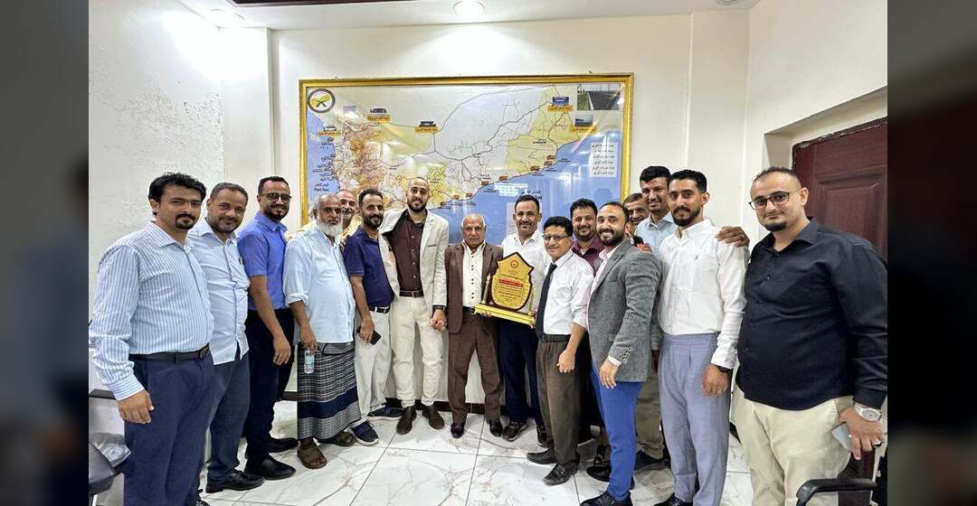 قيادة هيئة النقل البري تكرم المدير العام السابق لفرع الهيئة بعدن