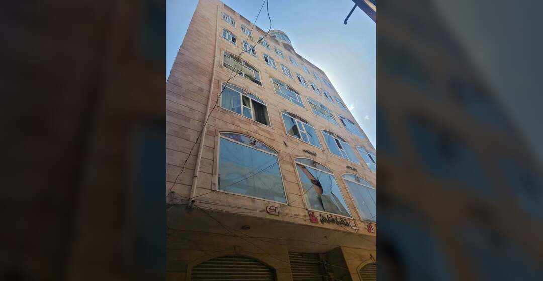 سقوط صاروخ حوثي فاشل في مدينة صنعاء يودي بحياة طفل ويصيب مدنيين