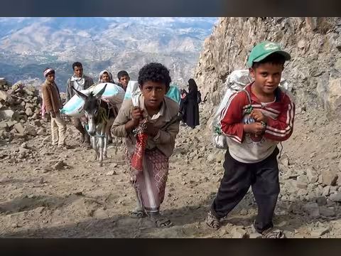 تحذيرات حكومية ودولية من كارثة صحية وشيكة في تعز جراء الحصار الحوثي