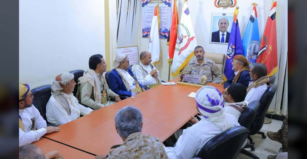 رئيس هيئة الأركان يؤكد أهمية توحيد الجهود وتعزيز دور المقاومة الشعبية في إسناد القوات المسلحة