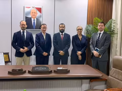 محافظ أبين يبحث مع وفد مكتب المبعوث الأممي إلى اليمن تعزيز التنسيق المشترك