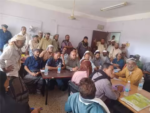 سلطة تُبن بلحج تقر تشكيل غرفة عمليات أمنية لمتابعة البلاغات وتحذر من البناء في مجاري السيول