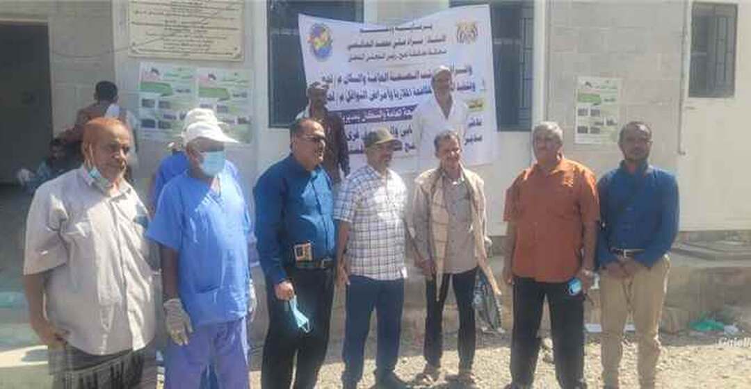 بتوجيهات المحافظ الحالمي.. تدشين حملة رش ضبابي لمكافحة الملاريا والضنك في المسيمير