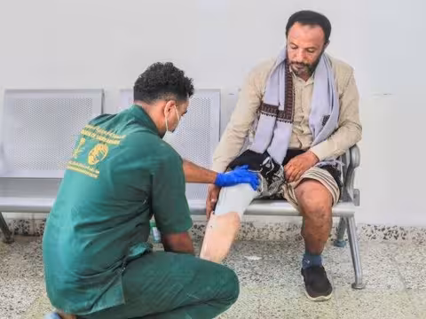 مركز الأطراف الصناعية بتعز يقدم ٢٢٥٤ خدمة تأهيلية مجانية لـ٦٦٤ مستفيدًا خلال سبتمبر الماضي