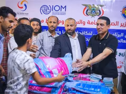 محافظ الضالع يدشن توزيع حملة طارئة لتوزيع 95 ألف ناموسية