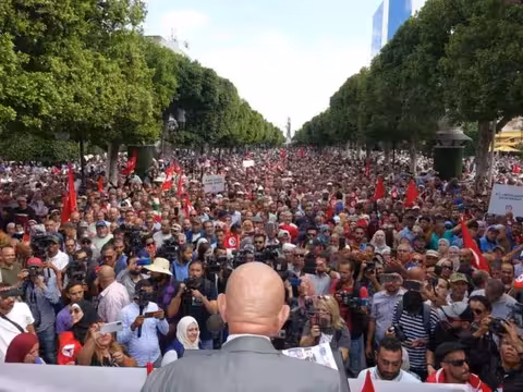 التونسيون يخرجون في أكبر احتجاجات على حكم سعيد منذ سنوات
