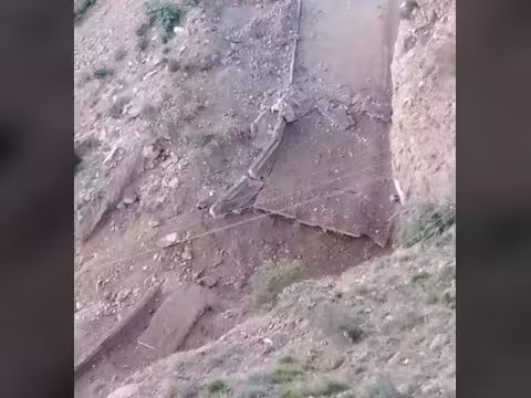 وزارة النقل تُدين تدمير الحوثيين لـ "عبّارة" هيجة العبد وتحذر من تداعيات قطع الشريان الحيوي لتعز
