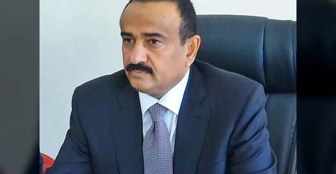 محافظ شبوة يطالب بتعزيزات ودفاعات جوية عقب استهداف معسكر العلم