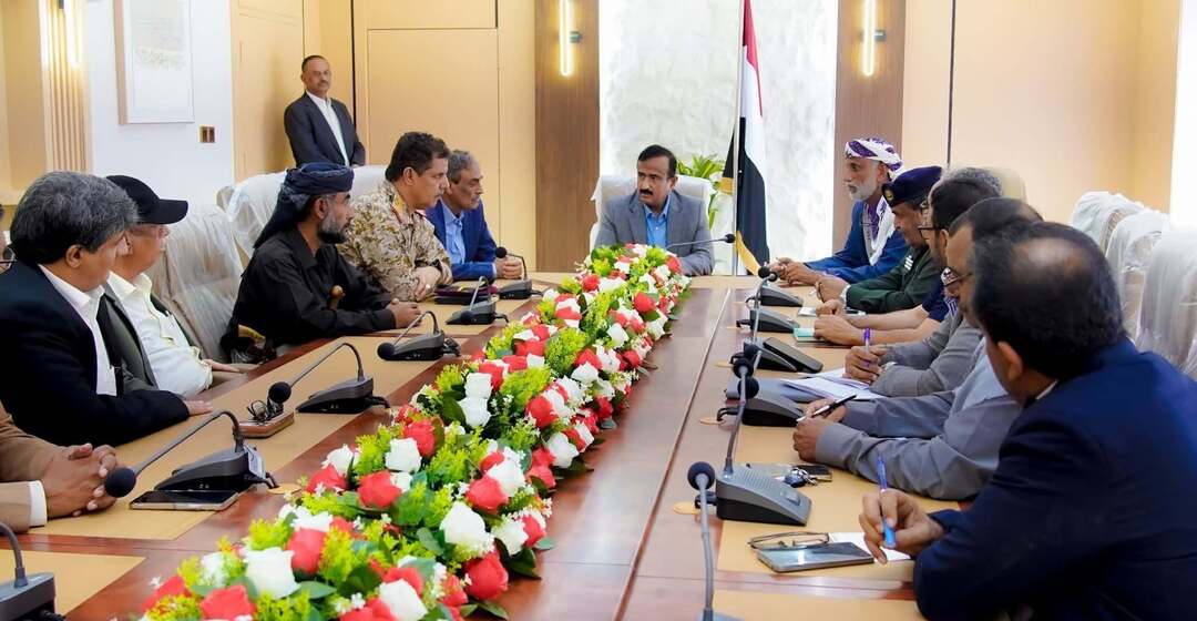محافظ شبوة يشيد بالتضامن الوطني مع المحافظة ويؤكد جاهزية إسناد الجبهات ضد الإرهاب الحوثي