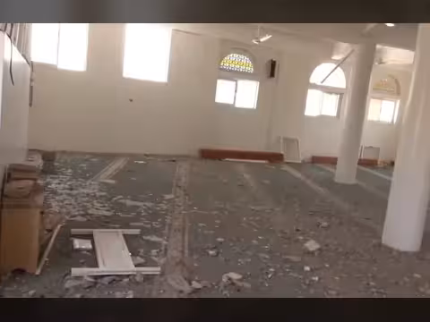 أضرار مادية كبيرة جراء قصف حوثي يستهدف مسجداً ومدرسة جنوبي تعز