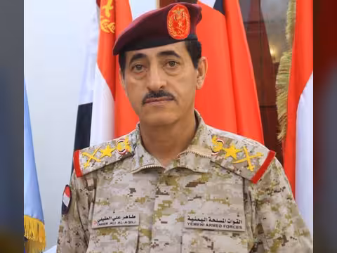 وزير الدفاع يعتذر للقبائل اليمنية بسبب تصريح خاطى