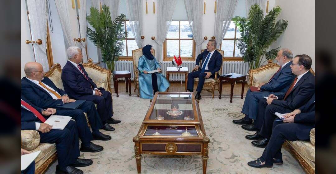 وزيرة الخارجية تبحث مع نظيرها التركي تعزيز العلاقات الثنائية وتطورات الأوضاع في اليمن والمنطقة