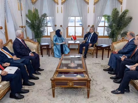 وزيرة الخارجية تبحث مع نظيرها التركي تعزيز العلاقات الثنائية وتطورات الأوضاع في اليمن والمنطقة