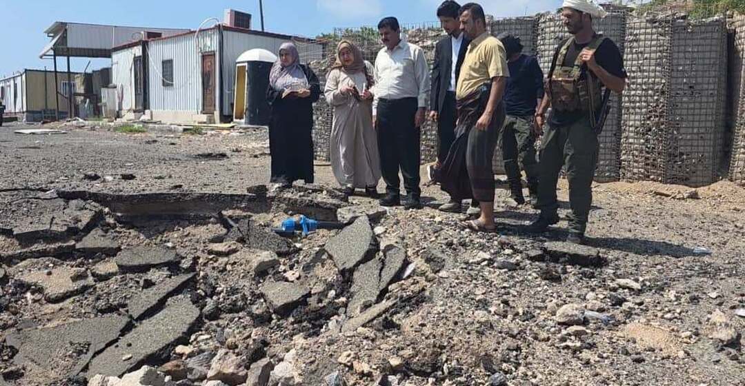 اللجنة الوطنية للتحقيق تعاين مواقع قصف المجمع الرئاسي بمعاشيق وتوثق الأضرار