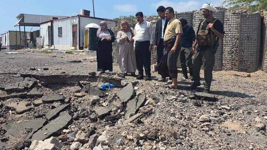 اللجنة الوطنية للتحقيق تعاين مواقع قصف المجمع الرئاسي بمعاشيق وتوثق الأضرار
