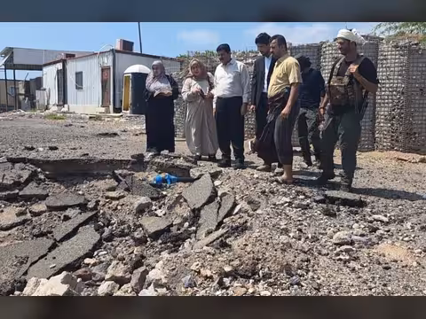 اللجنة الوطنية للتحقيق تعاين مواقع قصف المجمع الرئاسي بمعاشيق وتوثق الأضرار